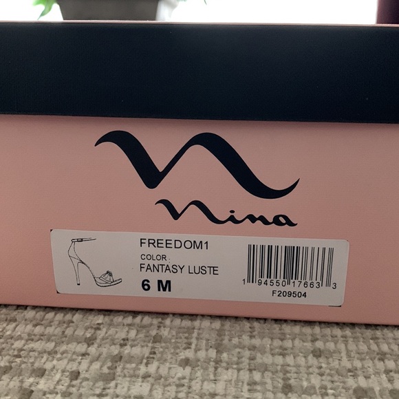 Barbie Pink platform dress sandals - Picture 7 of 7